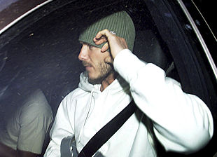 BECKHAM CHOCA CON UN POLICÍA