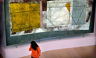 La obra más espectacular de la exposición de Nicholson inaugurada ayer en el IVAM:    Mural del Festival Británico , de 1951.