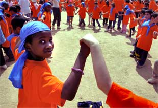 La sardana reúne a 2.417 escolares en Salt