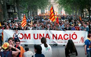 El veto del PP a la titulación de Filología Catalana centra los actos reivindicativos del 25 d'Abril