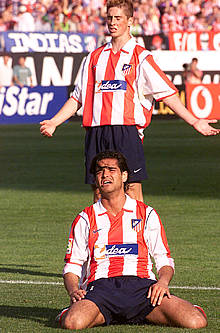 Fernando Torres y Dani se lamentan tras una ocasión malograda.