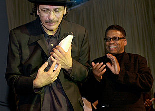 PREMIO PARA SANTANA.