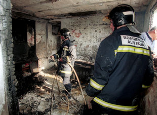 Tres heridos graves, entre ellos un bebé, en un incendio