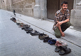 Zapatos viejos por la pérdida del Centre del Carme del IVAM