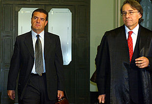 El alcalde de Ponferrada, Ismael Álvarez, a la izquierda, a su llegada a la vista oral.