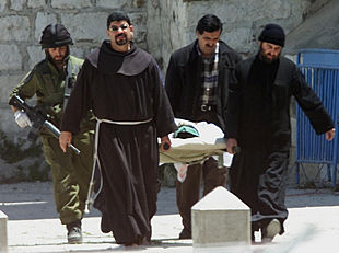 LOS FRANCISCANOS EVACUAN UN CADÁVER DE BELÉN