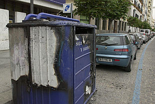 DISTURBIOS EN CÁDIZ POR EL CIERRE NOCTURNO DE BARES DE COPAS.
