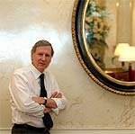 Giddens estima que hay que relacionar el auge de la extrema derecha con el proceso de globalización.