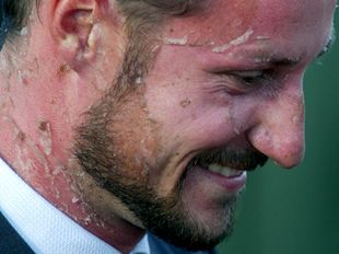 El príncipe Haakon, ayer, a su llegada al aeropuerto de Múnich.