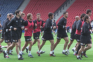 Los jugadores del Real Madrid, durante su entrenamiento en el Hampden Park.