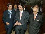 José María Aznar, entre los copresidentes del MEBF, Alfonso Cortina y Carlos Bulgheroni.