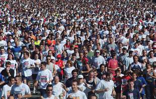 La 'Volta a Peu' atrae a 50.000 personas en Valencia
