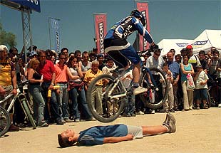 CAMPEONES Y ESPECTADORES A TODO RIESGO.