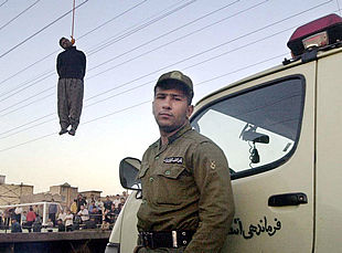 COLGADO POR ASESINATO EN IRÁN.