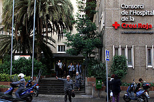 Hospital de la Cruz Roja de L'Hospitalet donde están ingresados los afectados por el brote de legionela.