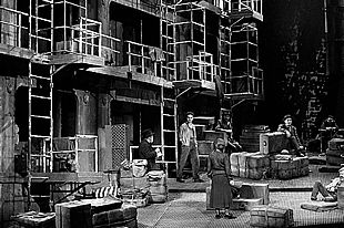    San Juan,  de Max Aub, dirigida por Pérez de la Fuente y coproducida por el Centro Dramático Nacional y los Teatres de la Generalitat Valenciana.