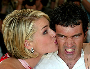 Antonio Banderas y Rebeca Romijn-Stamoset, en Cannes, donde han presentado fuera de concurso    Femme fatale. 