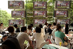 CAFÉ, FÚTBOL Y NUEVAS TECNOLOGÍAS.