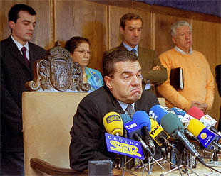 Ismael Álvarez, durante la rueda de prensa en la que anunció su dimisión como alcalde de Ponferrada.