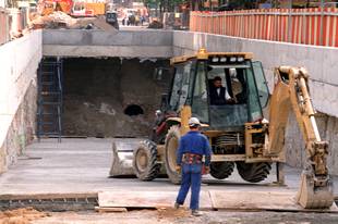 Las obras que se están llevando a cabo en la entrada del túnel de Santa María de la Cabeza.