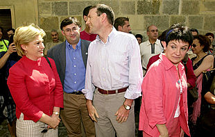 El    lehendakari , Juan José Ibarretxe, durante la fiesta de la Escuela Pública Vasca, ayer, en Agurain (Álava).