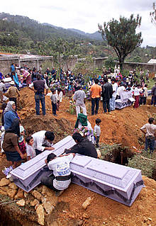 Entierro de campesinos mexicanos