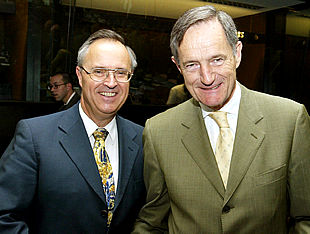 El ministro alemán de Finanzas, Hans Eichel, y Francis Mer, ministro de Economía de Francia, ayer.
