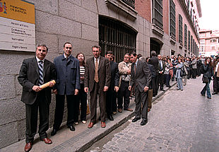 Un centenar de jueces se concentran en contra de la nueva ley de retribuciones La Asociación