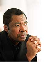 Okwui Enwezor, director del documental 'De Vasel'.