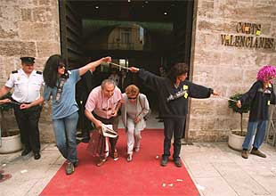 Encadenados en las Cortes por La Punta