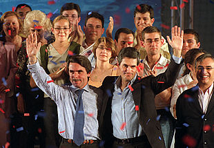 José María Aznar y Adolfo Suárez Illana, ayer, durante el mitin que ofrecieron en Toledo.