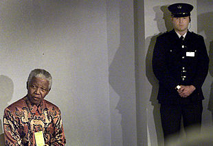 MANDELA VISITA EN LA CÁRCEL AL PRESO DE LOCKERBIE.
