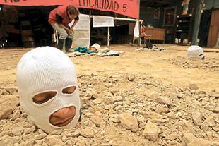 ENTERRADOS VIVOS POR LA POBREZA.