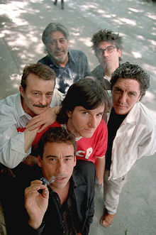 En primer plano y de izquierda a derecha, Eduard Fernández, Juan Diego, Roger Gual, Antonio Dechent, Chete Lera y Julio Wallovits, en Madrid, durante la presentación de  Smoking room. 