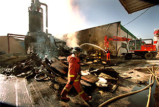 Incendio en una fábrica de muebles en Aldaia