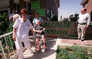 Desalojados 19 ancianos de una residencia ilegal de Pozuelo de Alarcón