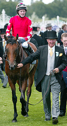 TAMBIÉN GANA EN ASCOT.
