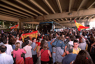 CÁLIDA ACOGIDA A ESPAÑA.