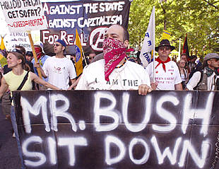PROTESTA A 100 KILÓMETROS DE LA CUMBRE.
