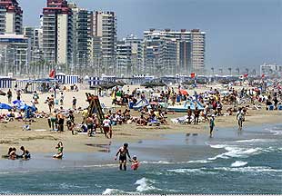 Invasión de las playas a medio gas