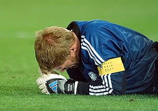 Kahn, en el suelo, tras uno de los goles de Brasil.