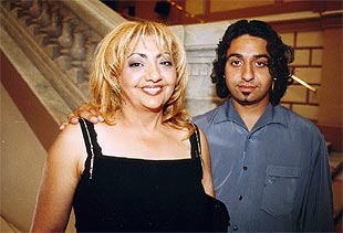 Dolores Montoya,  Chispa,  y su hijo Luis Monge.