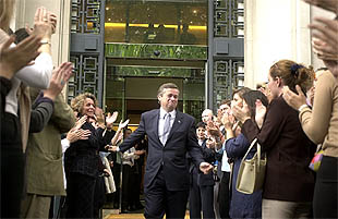 Messier abandona Vivendi entre acusaciones de fraude contable