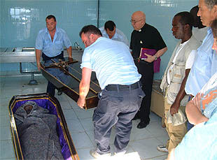 Un africano muere despeñado en la frontera ceutí