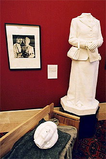 DECAPITA LA ESTATUA DE MARGARET THATCHER.