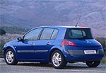 El nuevo Mégane es más alto que el anterior y sigue las tendencias de los Peugeot 307 y Fiat Stilo. Pero se desmarca con una zaga de diseño revolucionario que define su personalidad.