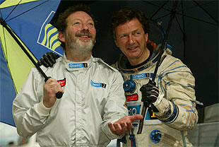 ESPERAN A QUE ESCAMPE.