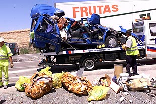 TRES NIÑOS Y DOS ADULTOS MUEREN EN UN SINIESTRO EN LA A-92