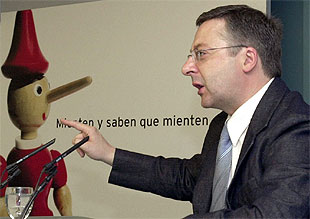 'MIENTEN Y SABEN QUE MIENTEN'.