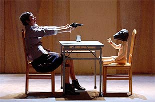 Una escena del montaje    El suicidio,  presentado en el Festival de Aviñón.